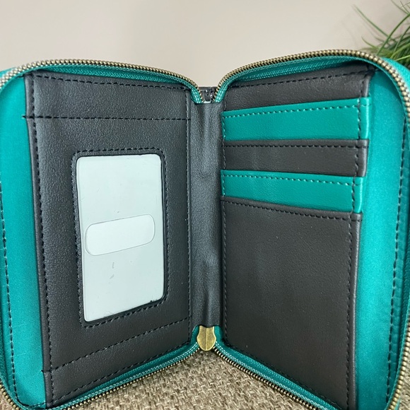 Snow White Themed Women's Wallet from Lounge Fly Disney - Picture 3 of 4